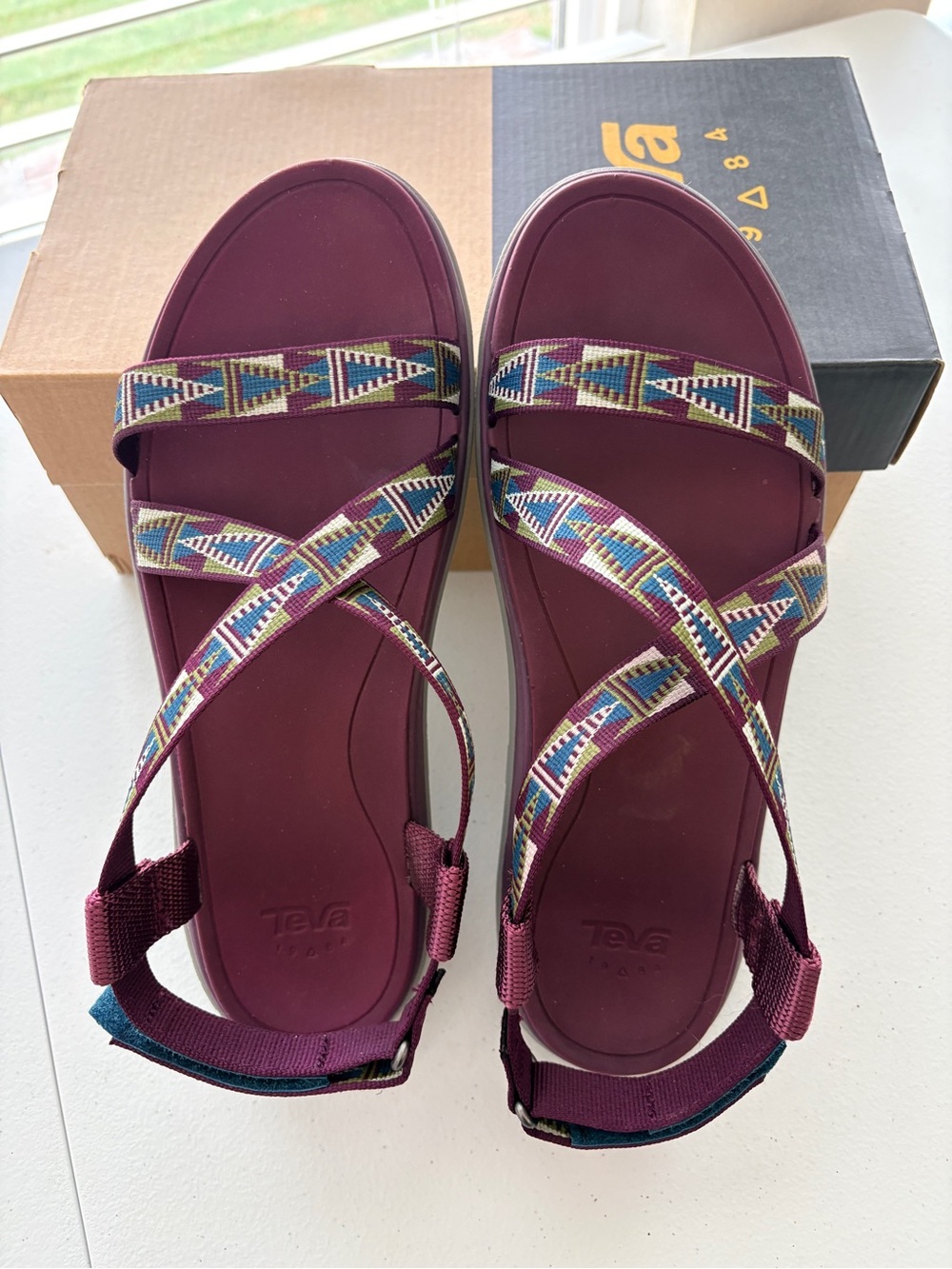 Teva Women's Burgundy Strappy Sandals sz 9 wide Terra float shoes